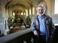 Vladimír Buřt v kostele v Horním Jiřetíně