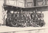 vojna, Miloslav ve světlé košili