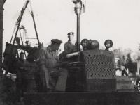 Nir Am - Negev - Pavol na traktoru (Brázda lidu) - 1950