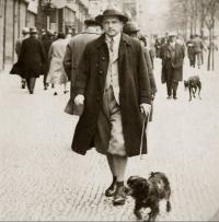 Jiří Tichota - father taking a walk with the dog