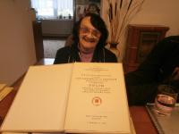 Eva Schwarzová with her certificate