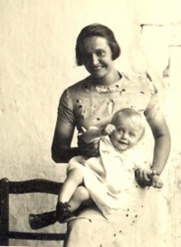 Marie Zajícová with her mum