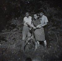 S bratrem a sestřenicí