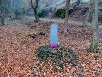 Válečný hrob u Hraniček, kde 7. května 1945 zastřelili Otto Krejčího a Františka Švece