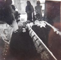 Pohřeb zastřeleného Jana Jiraucha 11. května 1945 ve Vranové Lhotě