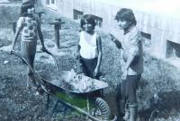 Z rómského dětského tábora pořádané Josefem Šimkem ve škole ve Vápenné