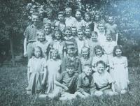 Josef Šimek se svou školní třídou v roce 1951 v Širokém Brodě