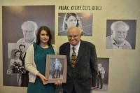 s A.Kladivovou na výstavě v Galerii Langhans, 2013