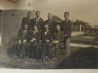 z továrny v Linci s kamarády