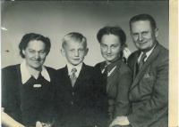 Eva Dědková s rodiči a bratrem