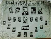 Tablo základní školy v maďarské obci Högyészi, kterou absolvoval Sterios Kiriazopulos