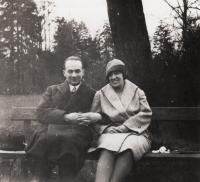 Rodiče, 1930