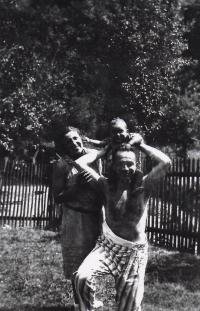 Rodiče s bratrem, který zemřel jako dvouletý