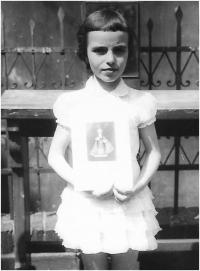 před kostelem svatého Vojtěcha, první svaté přijímání, 1961