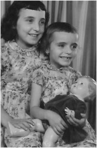 se sestrou Ludmilou, 1958