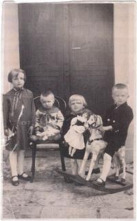 Albína Kratochvílová (third from left) with her brothers and sister