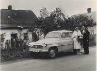 Svatební fotografie manželů Bartschových v roce 1961