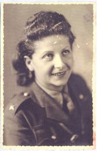 L.Tarmesar v uniformě ČSA