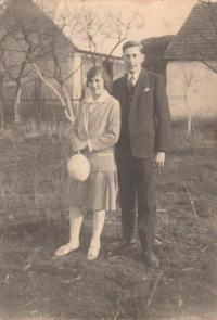 1929 - první otec František Žížala a maminka Marie krátce po svatbě