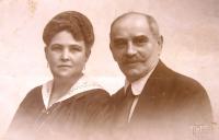 Babička Anna a dědeček Samuel Neumannovi (tatínkovi rodiče). Nedatováno