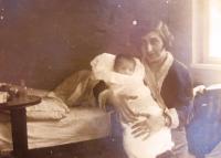 Mum Irena Neumann with Hana. 1930