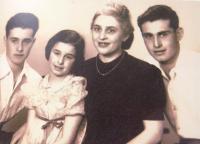 Husbands´ Hanuš (Dov) Sternlicht family: from left Hanuš (Dov), his sister Evelyna (Haya), mum and brother Kurt.
