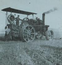 Jeden z traktorů rodiny Hlobílkovy
