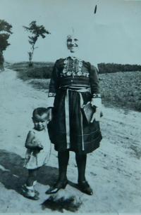 Milan Hlobílek s chůvou v Mistříně