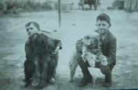 Vlevo Milan Hlobílek s bratrancem Lubošem Hlobílkem v Mistříně