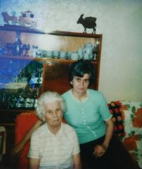 Vara Chromcová with her mother Sofia