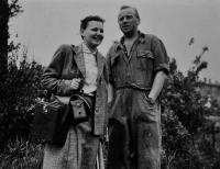 Květoslava Blahutová jako fotografka střediska Propagace Vítkovických železáren Klementa Gottwalda / 1952