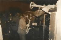 Na tajném rockovém festivalu v Oskavě v roce 1985 nebo v roce 1987