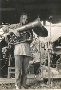 Orchestr Bissext na Antirockfestu v roce 1986 v Oskavě