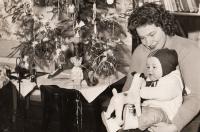 první Vánoce - s maminkou (1957)