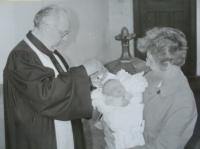 Hanuš při křtu dítěte