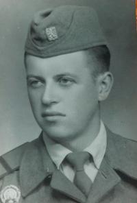 Antonín Hlobílek na vojně u výsadkového vojska