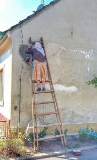 2017: Růžena Komosná opravuje svůj dům