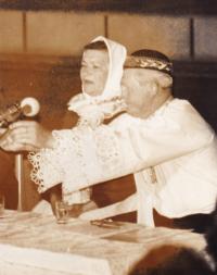 80. léta: přednáška o krojích v Hodoníně