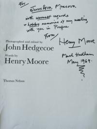 Věnování sochaře H. Moora 