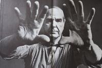 Portrét H. Moora v publikaci