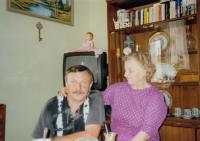 Ondřej Stavinoha s maminkou, 1995