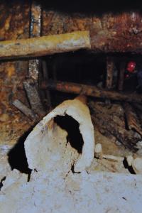 Zlatá dobývka Haklberg ze 17. soletí / dřevěné potrubí / snímek z 90. let