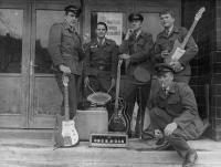 Základní vojenská služba / kapela v poddůstojnické škole v Plané u Mariánských lázní / Josef Šmoldas stojící vpravo