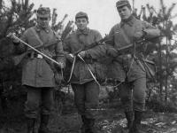 Základní vojenská služba / pohraniční rota Gajary nedaleko Malacek na Slovensku / Josef Šmoldas vpravo / 1966 nebo 1967
