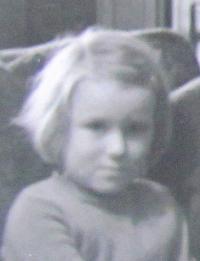 Marie Klusáčková, dětství, Anglie, druhá světová válka