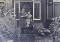Marie Klusáčková s rodiči, Newcastel, Anglie, 1940 - 1945