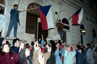 První den okupační stávky, FŽ UK, 20. 11. 1989 večer
