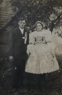 Svatební fotografie rodičů, Blatnice pod Svatým Antonínkem, 1928