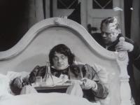 Divadelní představení Revizor. Jiří Fisher v roli Chlestakova