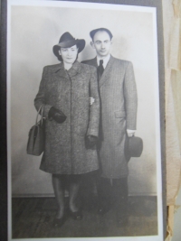 Rodičia pamätníka, 1946